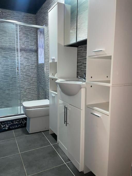 Modern 2 Bedroom Apartment In Derby City Centre Bagian luar foto